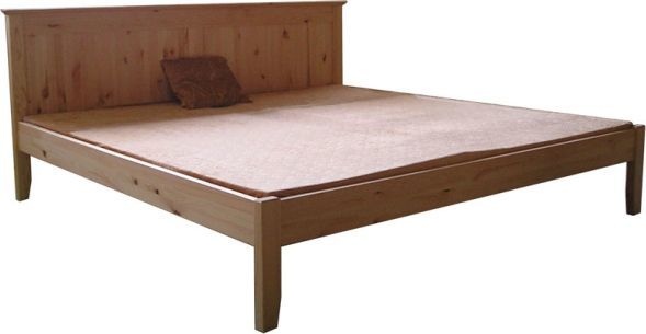 Dřevěná postel Mary